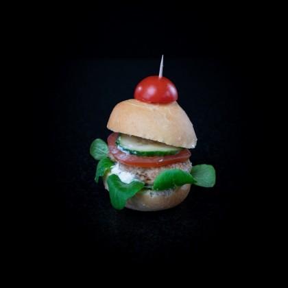 Mini-Burger mit Hackfleischklößchen und Relish