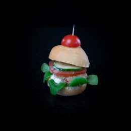 Mini-Burger mit Hackfleischklößchen und Relish - Ansicht 