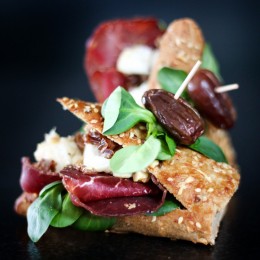 Bergspitzen mit Rinderschinken, Ziegenkäse und Walnuss - Ansicht 